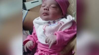 Al ver a la pequeña los vecinos se conmovieron y alertaron a la Policía.