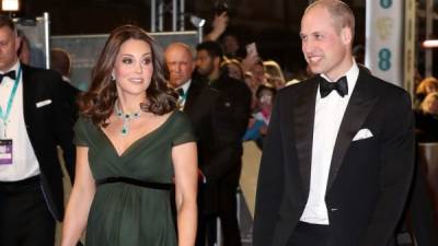 Kate Middleton llegó acompañada de su esposo, el príncipe William, quien es presidente de los BAFTA.// Foto AFP.