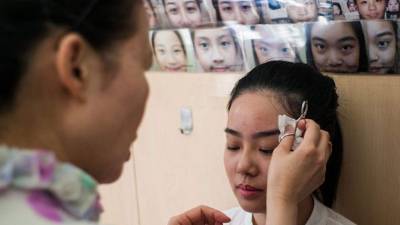 Muchas mujeres llegan con el afán de que les ayuden a resolver sus problemas sentimentales.