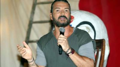 Arjona se encuentra promocionando su disco Circo Soledad.