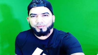 Fotografía en vida del comunicador Edgar Joel Aguilar.