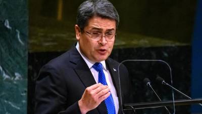 El expresidente Juan Orlando Hernández enfrenta cargos por narcotráfico y uso de armas.