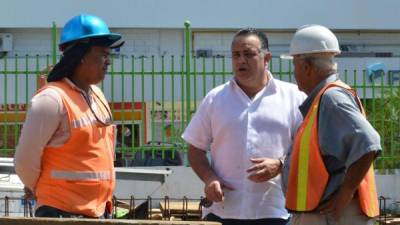 El alcalde Armando Calidonio se dedicó a visitar los proyectos, uno de ellos fue el túnel de la 27 calle.