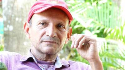 En medio del dolor de los parientes, el cuerpo de Hernán Méndez fue depositado en una fosa del cementerio general.