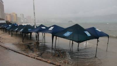 Max avanza hacia territorio mexicano como un huracán categoría 1. EFE