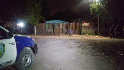 Los ahora occisos estaban platicando frente al portón de esta casa cuando fueron acribillados.