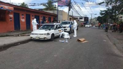 La Policía detuvo al conductor del taxi de donde se presume lanzaron los cuerpos. Foto: Radio América