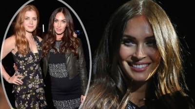 Megan Fox dio un giro de 180 grados en su decisión de divorciarse, o al menos eso parece. La actriz apareció embarazada. Todos especulan que es de su ex.
