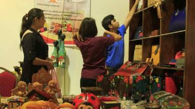 Los pequeños negocios aseguran que tendrán que despedir empleados si no se da una prórroga para el ajuste.