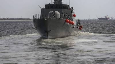 El patrullero Republic of Singapore Navy (RSN) RSS Brave zarpa en el puerto. EFE