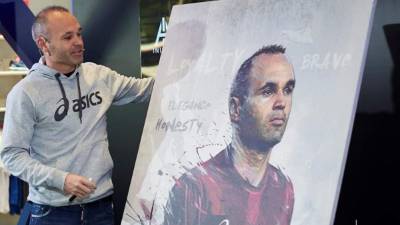 El centrocampista español Andrés Iniesta, durante la presentación de su nuevo acuerdo con Asics, celebrado este jueves en Barcelona, en el que reconoció que le gustaría cerrar su etapa como jugador en su club actual, el Vissel Kobe japonés, y volver 'en algún momento' de su vida al Barça como entrenador.