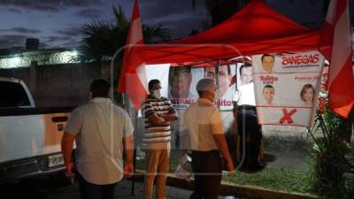 Cientos de integrantes de los partidos políticos en Honduras madrugaron este domingo 14 de marzo para afinar detalles previo a las elecciones internas 2021.