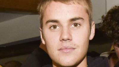 El accidente ocurrio cuando la camioneta del cantante se encontraba rodeada de fotógrafos.