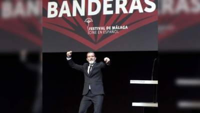 Así de feliz y eufórico se mostró Antonio Banderas al momento de subir al escenario para recoger su Biznaga de Oro.