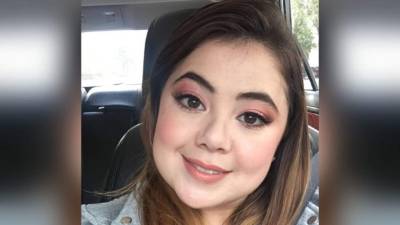 La joven actriz posó con un bikini desde Acapulco.