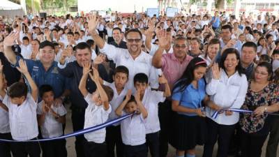 Autoridades y padres de familia inauguraron el año escolar 2020 en Santa Bárbara.