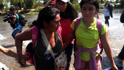 Mujeres centroamericanas de la caravana migrante desafían la peligrosa travesía hacia Estados Unidos con tal de darles una mejor vida a sus hijos, a quienes tienen que llevar en brazos o, incluso, dejar atrás en sus países de origen.