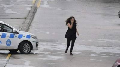 Tres personas lograron escapar del hombre.