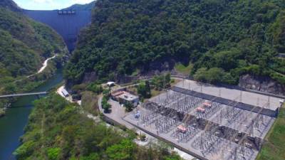 Vista aérea de la planta de transmisión de la energía que produce la Central Hidroeléctrica Francisco Morazán.