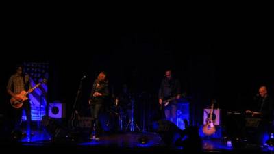 Mary McBride Band deleitó a los sampedranos con su variado repertorio musical.