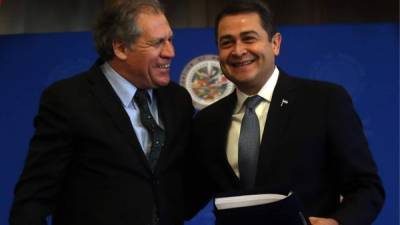 Luis Almagro, secretario de la OEA, y el mandatario Juan Orlando Hernández el pasado 19 de enero.