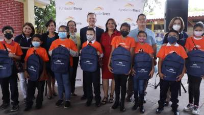 El programa Becas Tutoría atiende a aproximadamente 10,000 alumnos de primero, segundo y tercer grado de las escuelas públicas en la región con tutorías impartidas por tutores con excelencia académica.