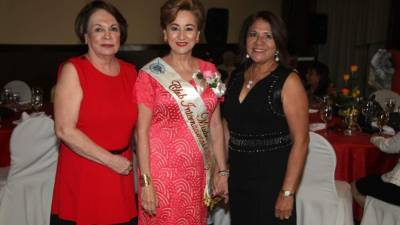 Rosario Núñez, Lissette Simón de Nassar y Vilma Karow.