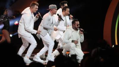 Los Backstreet Boys cambiaron cinco veces de vestuario. Este viernes cantan Becky G y Bad Bunny.