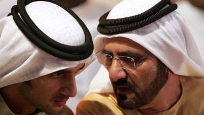 El príncipe Rashad junto a su padre, el primer ministro de Emiratos Arabes Unidos.