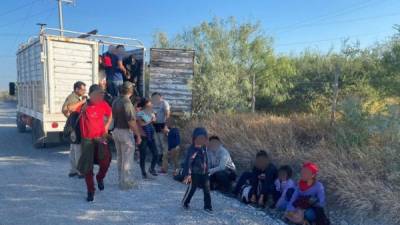 En el camión viajaban 22 salvadoreños, un nicaragüense y 80 personas provenientes de Honduras. Agencia Reforma