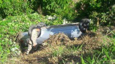Miembros del Cuerpo de Bomberos rescataron a la familia.