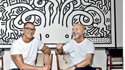 Domenico Dolce y Stefano Gabbana han diversificado su trabajo creativo a objetos para el hogar.