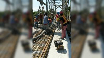 La obra consistió en colocar una rodadura de concreto.