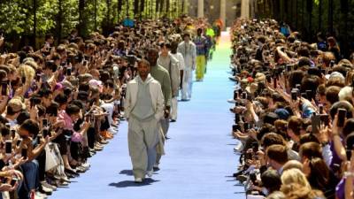 Virgil Abloh debutó este jueves en la Semana de la Moda en París al frente de Louis Vuitton. Fotos AFP