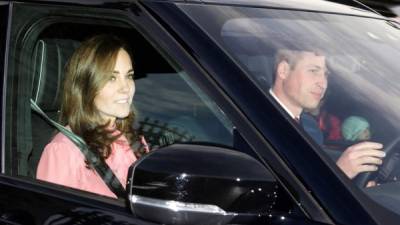 Kate Middleton y el príncipe William a su salida de la comida de Navidad en el palacio de Buckingham, en Londres (Reino Unido), hoy, 19 de diciembre de 2018.