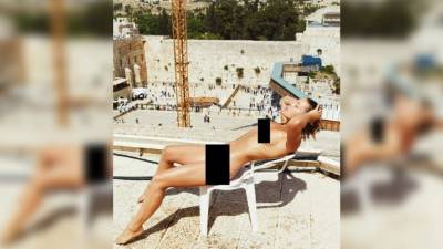 La modelo belga Marisa Papen en la polémica foto que ha indignado a las autoridades religiosas de Israel.
