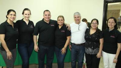 Carmen Villalobos, Amy Qubain, Rony y Patricia Carillo con Juan José y Jenny Díaz y Verónica Tróchez.