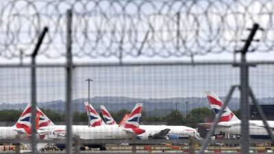 Varios países han cancelado vuelos desde y hacia Reino Unido.