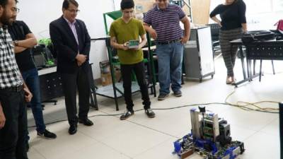 En la Unitec, los alumnos crean diferentes robots. Los colegios realizan competencias.