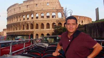 Fabio Lobo está preso en Nueva York. En la imagen se ve en Roma, Italia, en uno de sus viajes.
