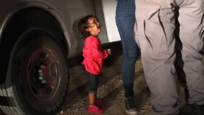 Un gran sufrimiento han vivido cientos de familias hondureñas al cruzar la frontera. AFP