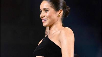 Meghan Markle luce un avanzado estado de embarazo, que se presume está en su tercer trimestre de gestación.