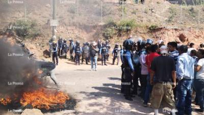 Esta imagen muestra la manifestación que se está desarrollando en la salida a oriente.