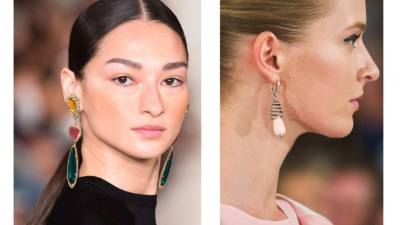 1. Aritos brillantes, como estos de Ralph Lauren y Oscar de la Renta, respecticamente.