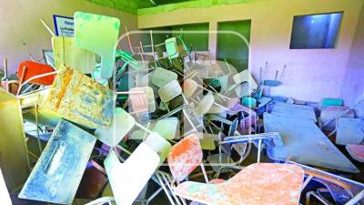 En los sectores Rivera Hernández y Chamelecón, las escuelas carecen de pupitres, escritorios, muros perimetrales y de cielo falso.