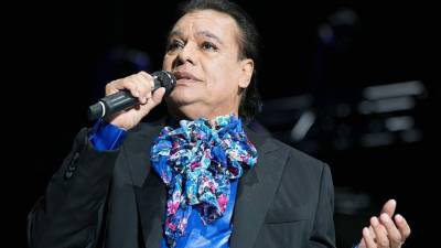 Aunque siempre hubo dudas sobre su orientación sexual tras su muerte el 28 de agosto de 2016 se descubrió con sorpresa que mantuvo relaciones sentimentales e, incluso, tuvo hijos biológicos, de forma natural, con diversas mujeres.