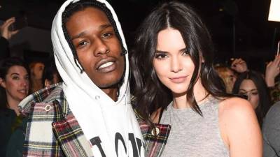 La modelo y miembro de la polémica familia de las Kardashian Jenner ha tenido varios amoríos.Según su historial amoroso, Kendall comparte bastante el gusto de sus hermanas en el tema de los hombres.