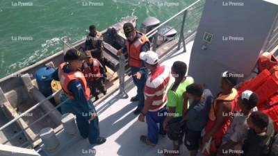 Los primeros sobrevivientes fueron recibidos por autoridades en la Barra de Caratasca.