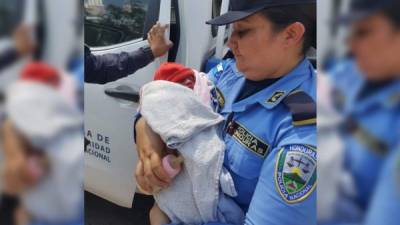 La bebé fue rescatada por la Policía y luego llevada a un centro médico.