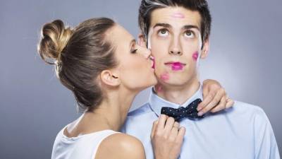 Efectivamente sabemos que genera una revolución química, pero el beso entre la pareja también tiene un elemento simbólico y psicoafectivo.